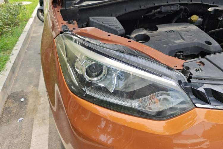 Used MG GS 2015 1.5TGI TST Luxury Edition Right Front Headlight