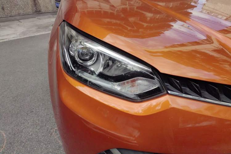 Used MG GS 2015 1.5TGI TST Luxury Edition Right Front Headlight
