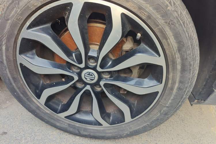 Used MG GS 2015 1.5TGI TST Luxury Edition Right Front Wheel Hub