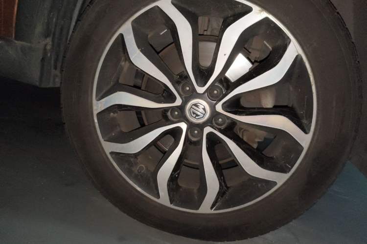Used MG GS 2015 1.5TGI TST Luxury Edition Right Front Wheel Hub