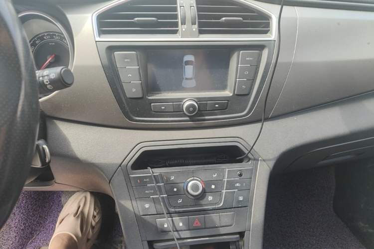 Used MG GS 2015 1.5TGI TST Elite Edition Audio And AC Panel