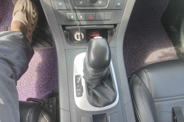 Used MG GS 2015 1.5TGI TST Elite Edition Gear Lever
