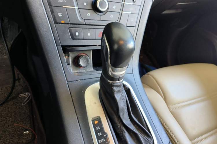 Used MG GS 2015 1.5TGI TST Elite Edition Gear Lever
