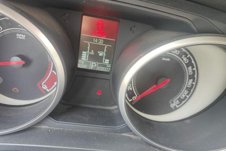 Used MG GS 2015 1.5TGI TST Elite Edition Odometer Close Up