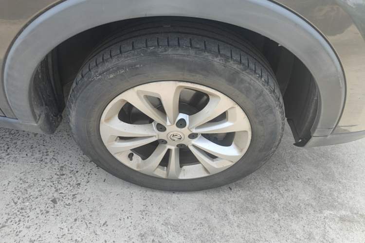 Used MG GS 2015 1.5TGI TST Elite Edition Right Front Wheel Hub