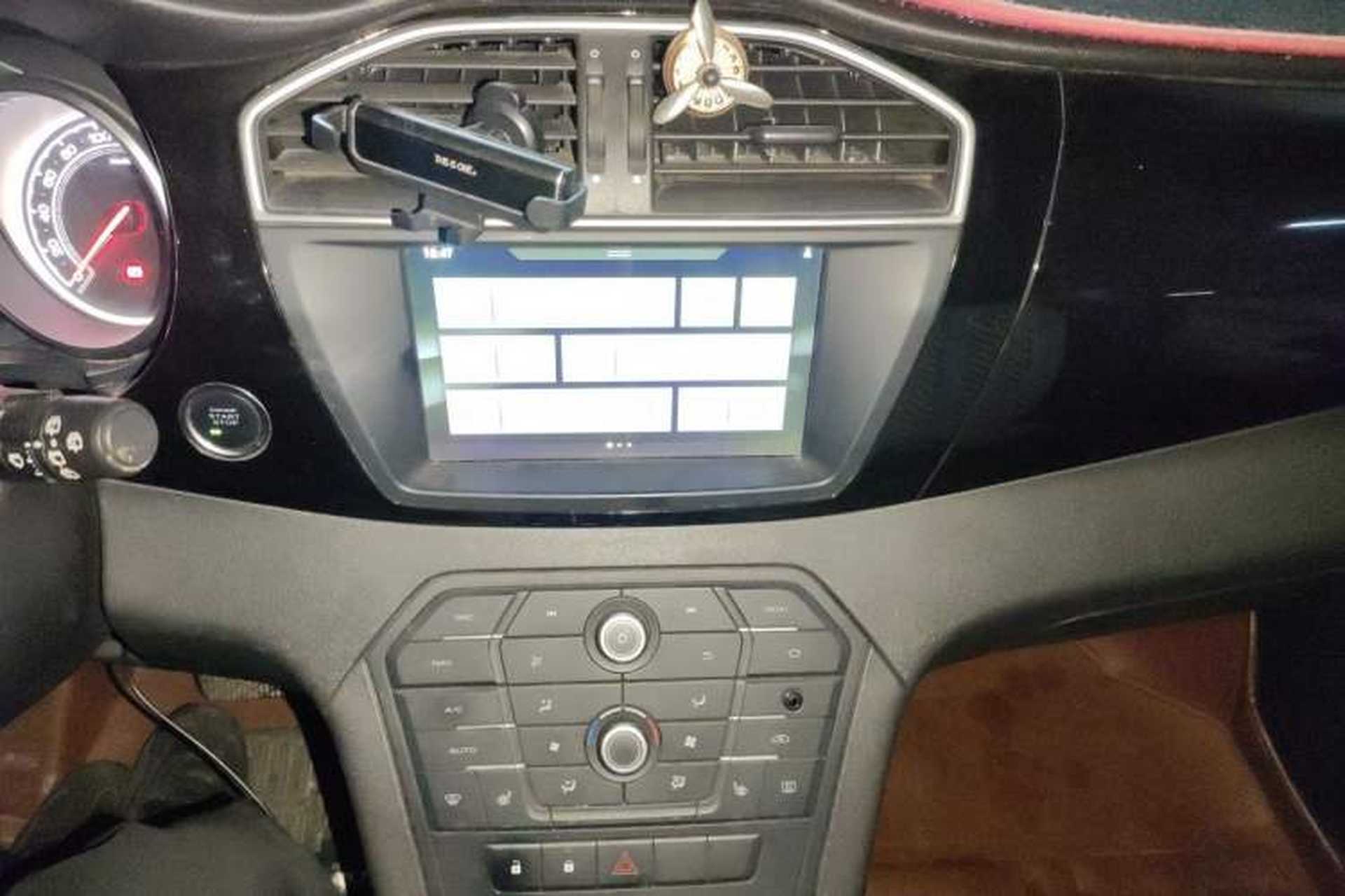 Used MG GS 2015 2.0TGI TST Luxury Edition Audio And AC Panel