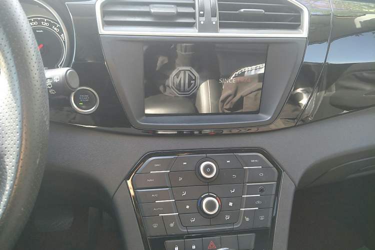 Used MG GS 2015 2.0TGI TST Luxury Edition Audio And AC Panel