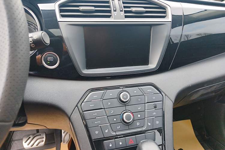 Used MG GS 2015 2.0TGI TST Four-Wheel Drive Flagship Edition Audio And AC Panel