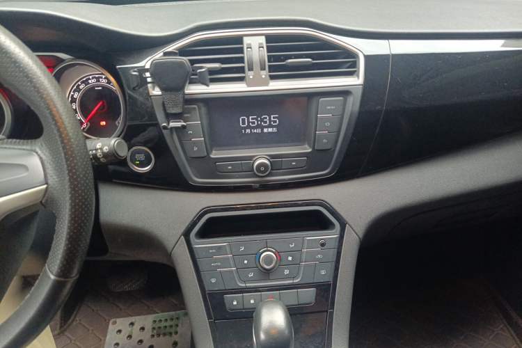 Used MG GS 2015 2.0TGI TST Luxury Edition Audio And AC Panel