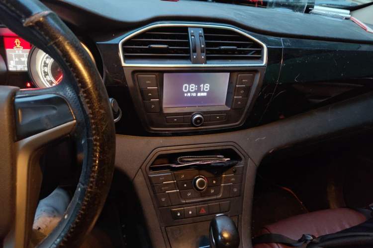 Used MG GS 2015 2.0TGI TST Luxury Edition Audio And AC Panel