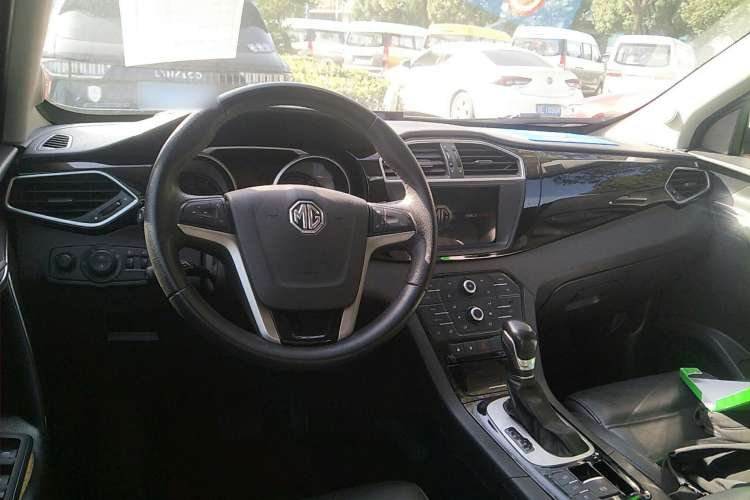 Used MG GS 2015 2.0TGI TST Luxury Edition Center Console