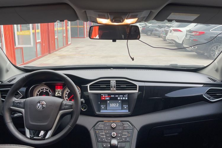 Used MG GS 2015 2.0TGI TST Luxury Edition Center Console
