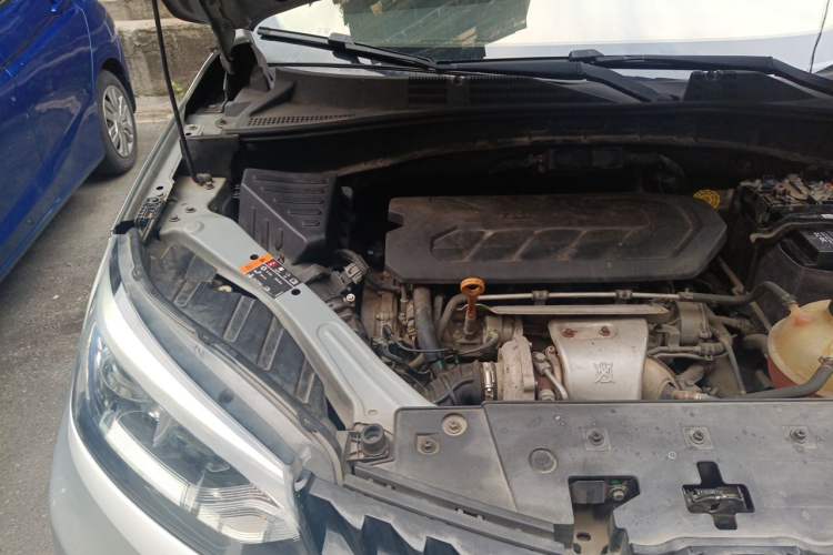 Used MG GS 2015 2.0TGI TST Luxury Edition Engine Bay Right