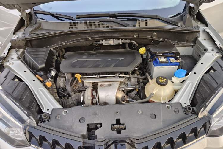 Used MG GS 2015 2.0TGI TST Four-Wheel Drive Flagship Edition Engine Bay
