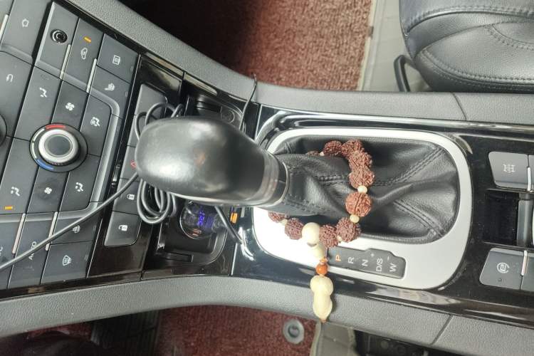 Used MG GS 2015 2.0TGI TST Four-Wheel Drive Flagship Edition Gear Lever