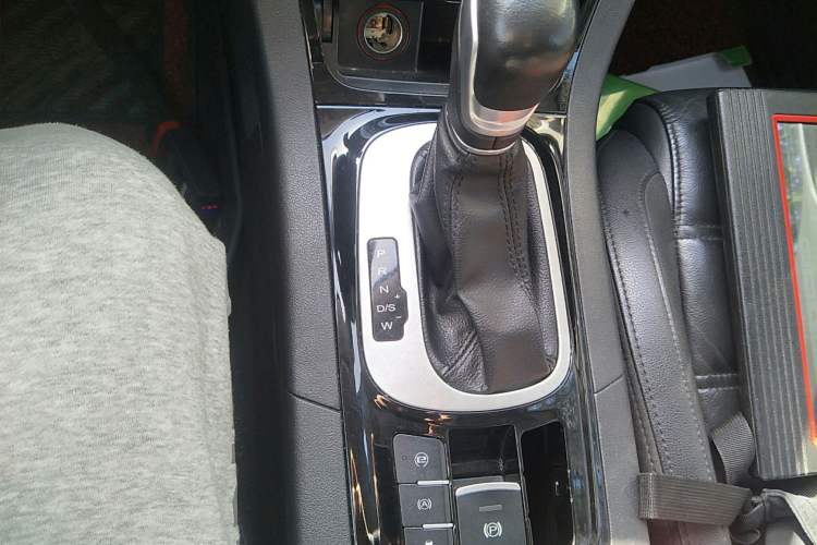 Used MG GS 2015 2.0TGI TST Luxury Edition Gear Lever