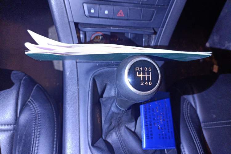 Used MG GS 2015 1.5TGI Manual Elite Edition Gear Lever