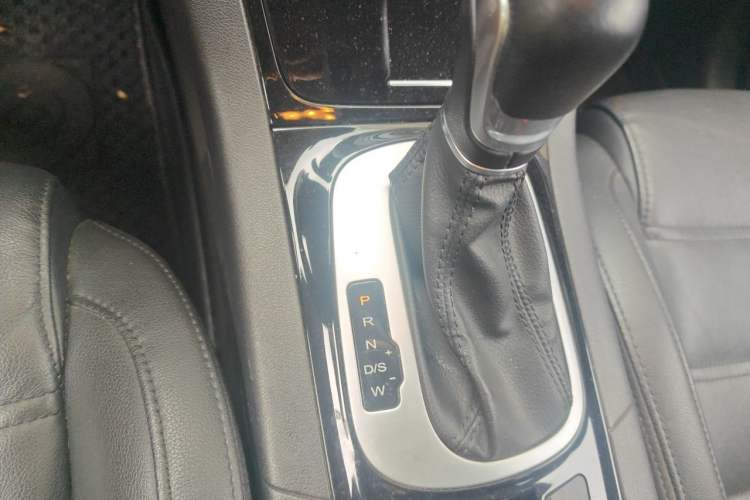 Used MG GS 2015 2.0TGI TST Four-Wheel Drive Flagship Edition Gear Lever