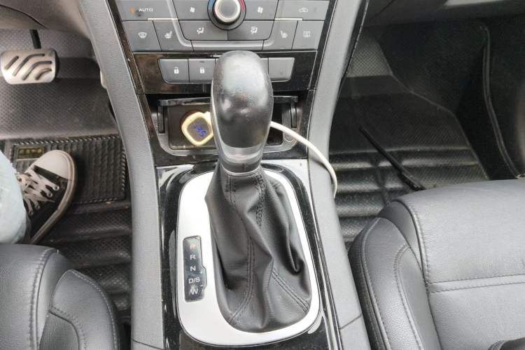 Used MG GS 2015 2.0TGI TST Four-Wheel Drive Flagship Edition Gear Lever