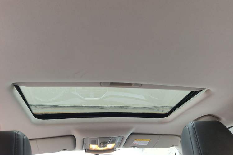 Used MG GS 2015 2.0TGI TST Luxury Edition Headliner