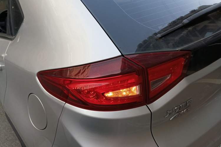 Used MG GS 2015 2.0TGI TST Four-Wheel Drive Flagship Edition Left Rear Taillight