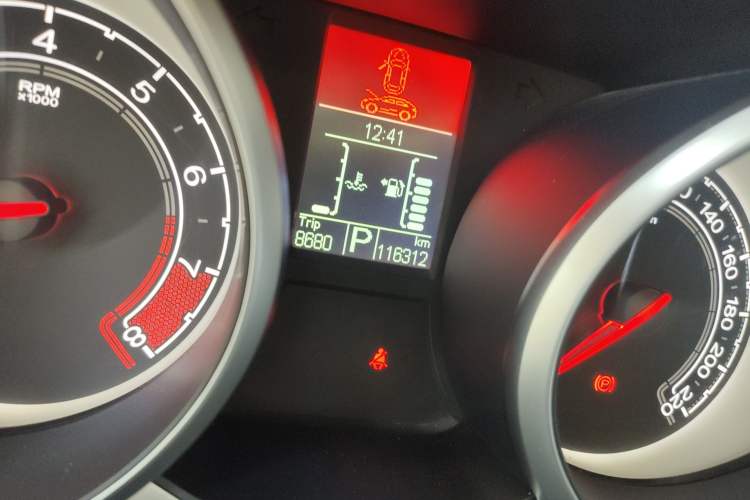 Used MG GS 2015 2.0TGI TST Four-Wheel Drive Flagship Edition Odometer Close Up