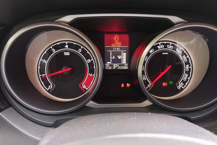 Used MG GS 2015 1.5TGI TST Luxury Edition Odometer Close Up