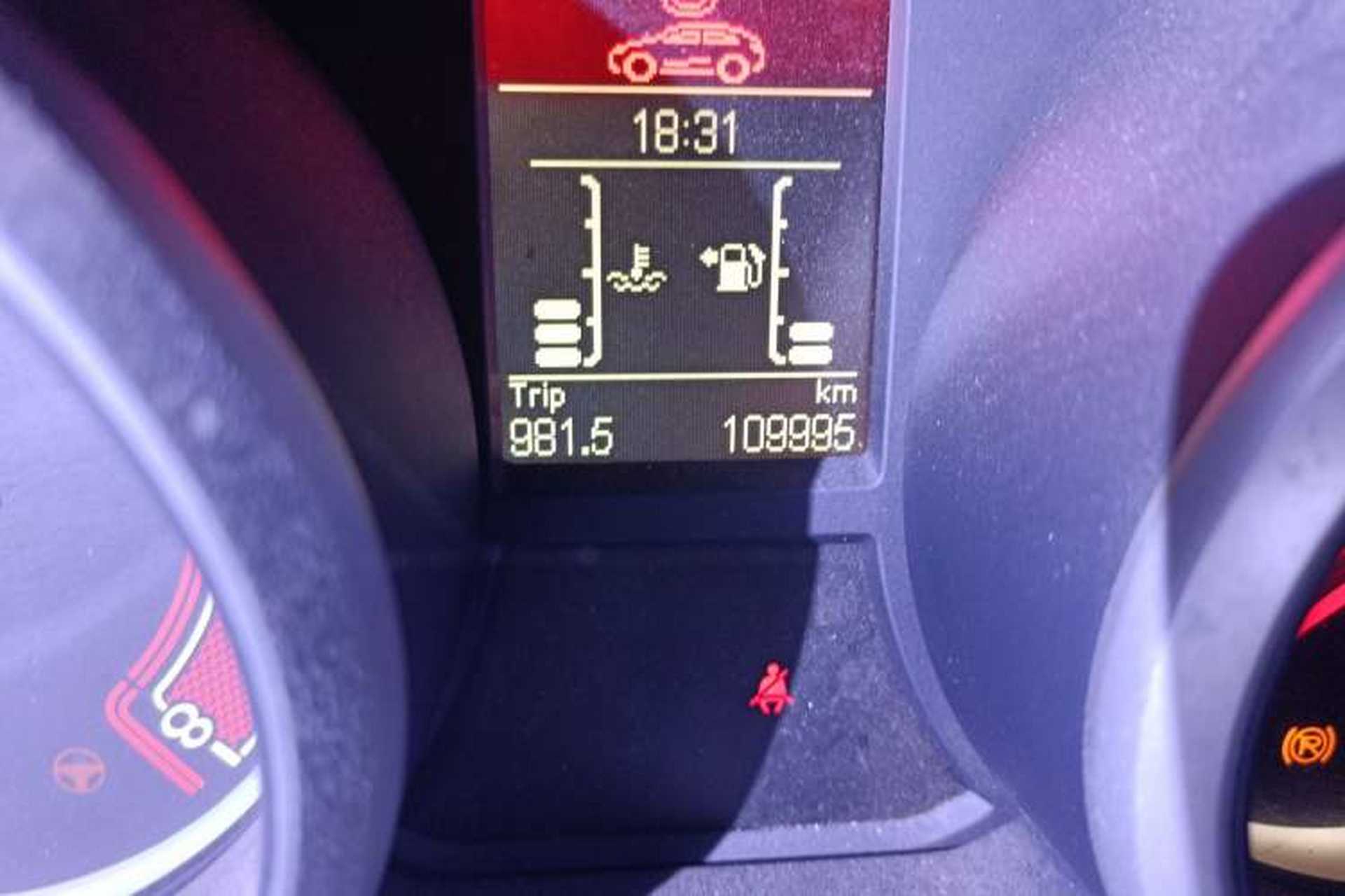 Used MG GS 2015 1.5TGI Manual Elite Edition Odometer Close Up