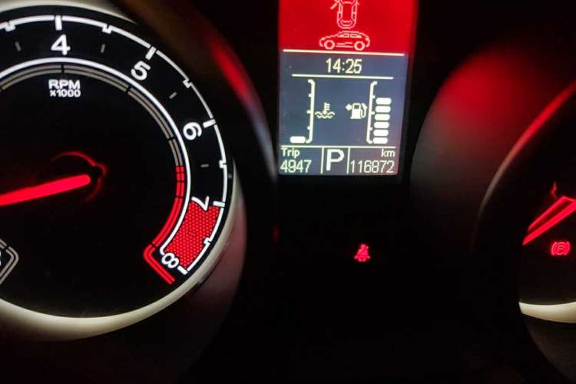 Used MG GS 2015 2.0TGI TST Luxury Edition Odometer Close Up