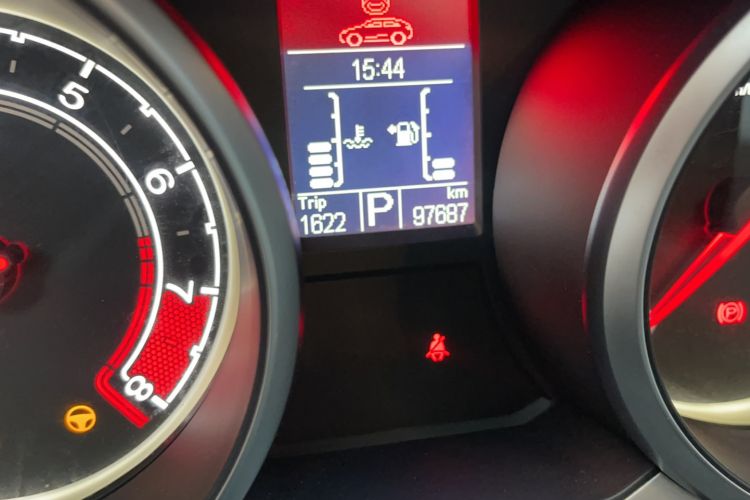 Used MG GS 2015 2.0TGI TST Luxury Edition Odometer Close Up