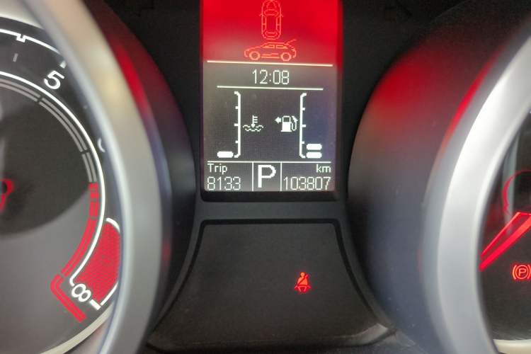 Used MG GS 2015 2.0TGI TST Luxury Edition Odometer Close Up