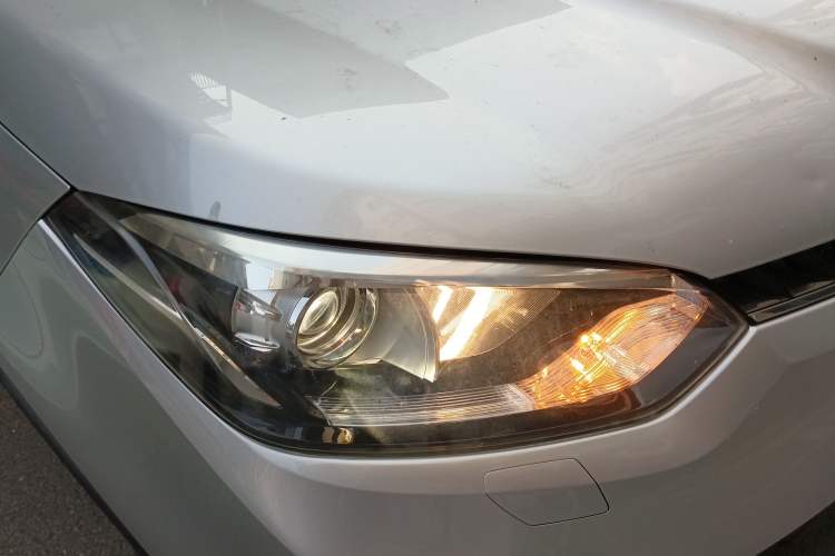 Used MG GS 2015 2.0TGI TST Four-Wheel Drive Flagship Edition Right Front Headlight