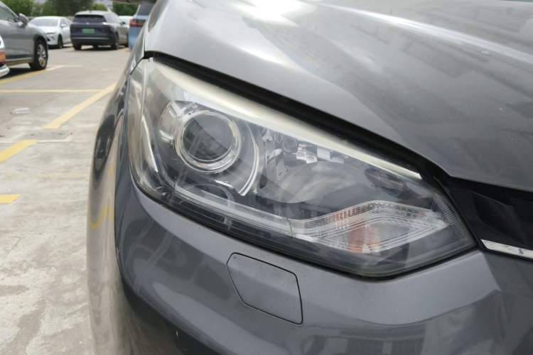 Used MG GS 2015 2.0TGI TST Four-Wheel Drive Flagship Edition Right Front Headlight