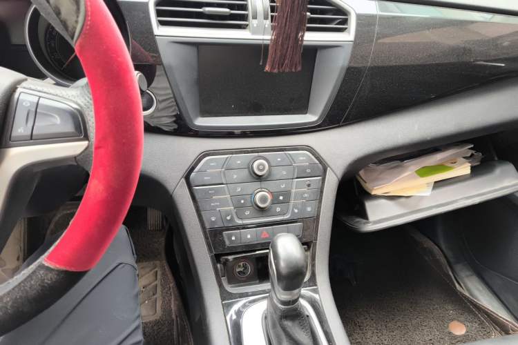 Used MG GS 2015 2.0TGI TST Luxury Edition Audio And AC Panel