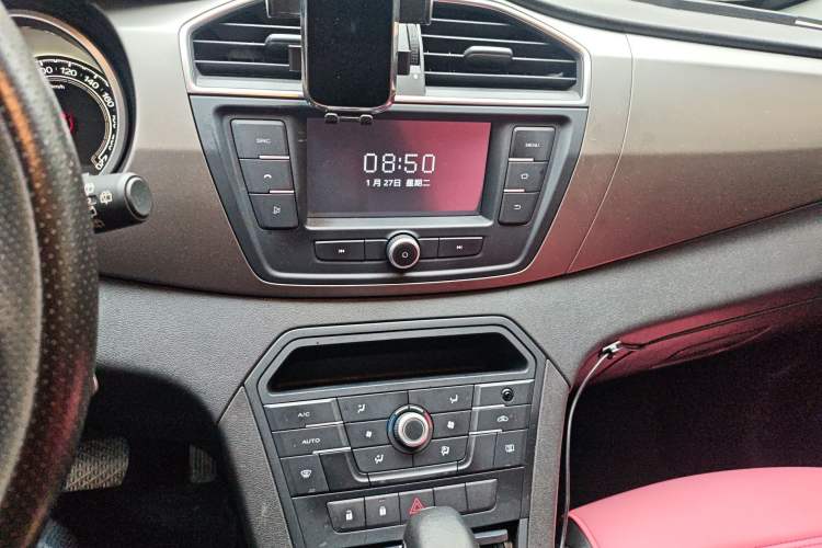 Used MG GS 2015 1.5TGI TST Elite Edition Audio And AC Panel