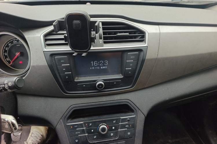 Used MG GS 2015 1.5TGI Manual Elite Edition Audio And AC Panel