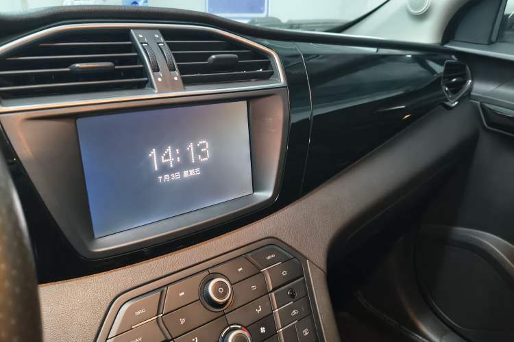 Used MG GS 2015 2.0TGI TST Luxury Edition Audio And AC Panel