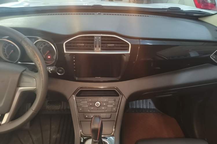 Used MG GS 2015 2.0TGI TST Luxury Edition Audio And AC Panel