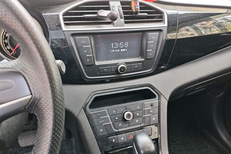 Used MG GS 2015 1.5TGI TST Luxury Edition Audio And AC Panel