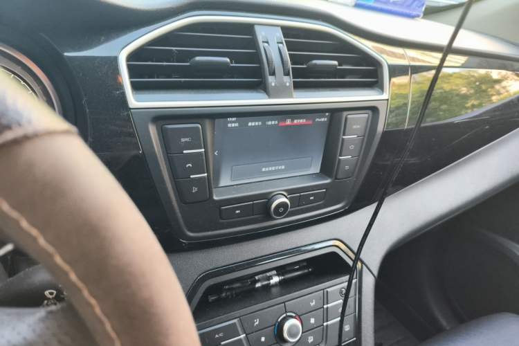 Used MG GS 2015 2.0TGI TST Luxury Edition Audio And AC Panel