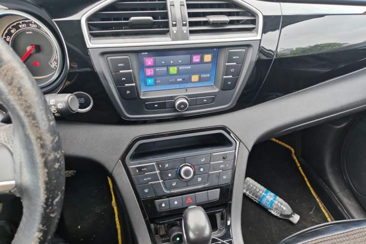 Used MG GS 2015 1.5TGI TST Luxury Edition Audio And AC Panel