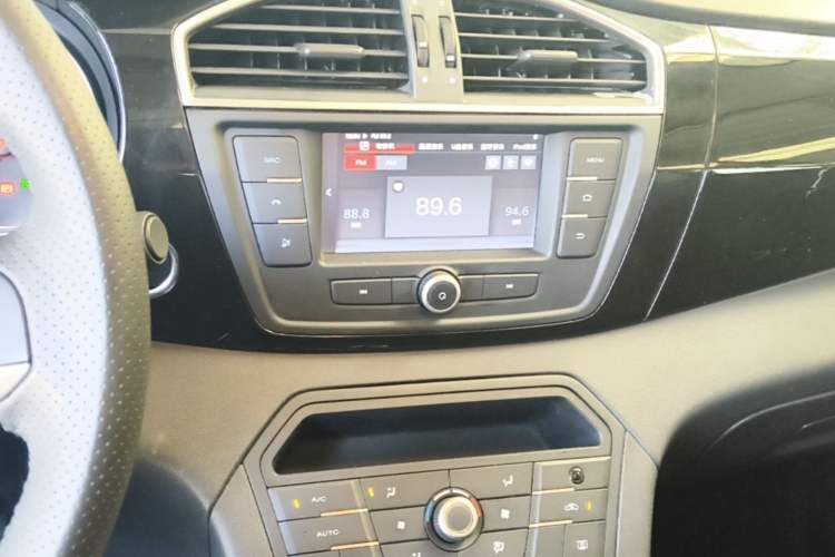 Used MG GS 2015 1.5TGI TST Luxury Edition Audio And AC Panel