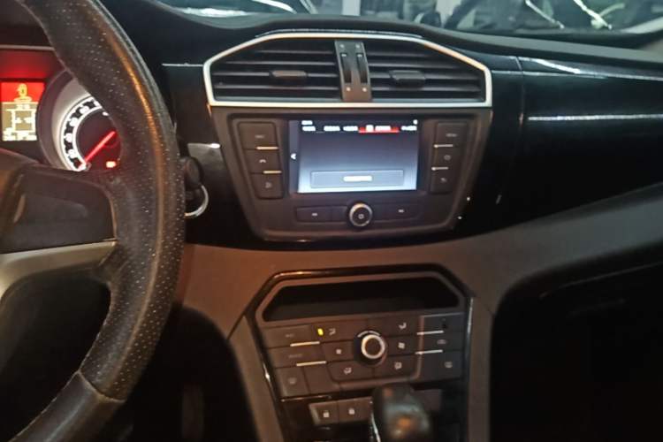 Used MG GS 2015 1.5TGI TST Luxury Edition Audio And AC Panel