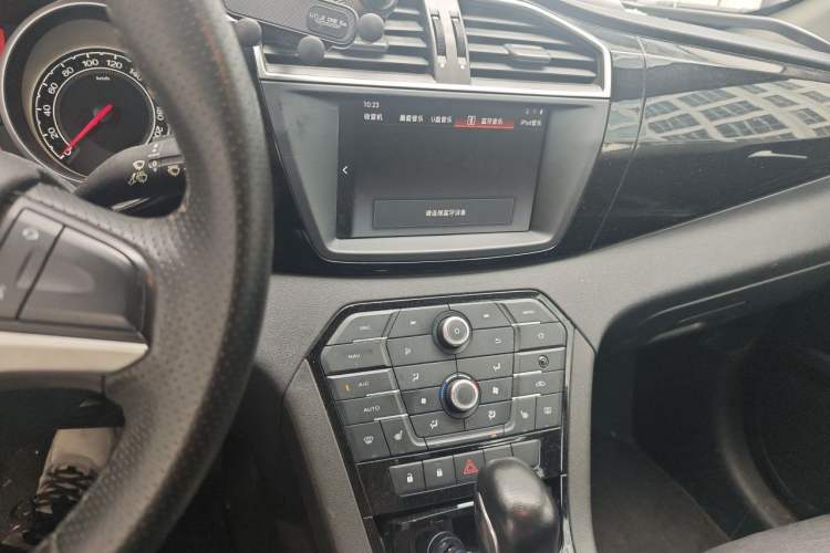 Used MG GS 2015 1.5TGI TST Luxury Edition Audio And AC Panel