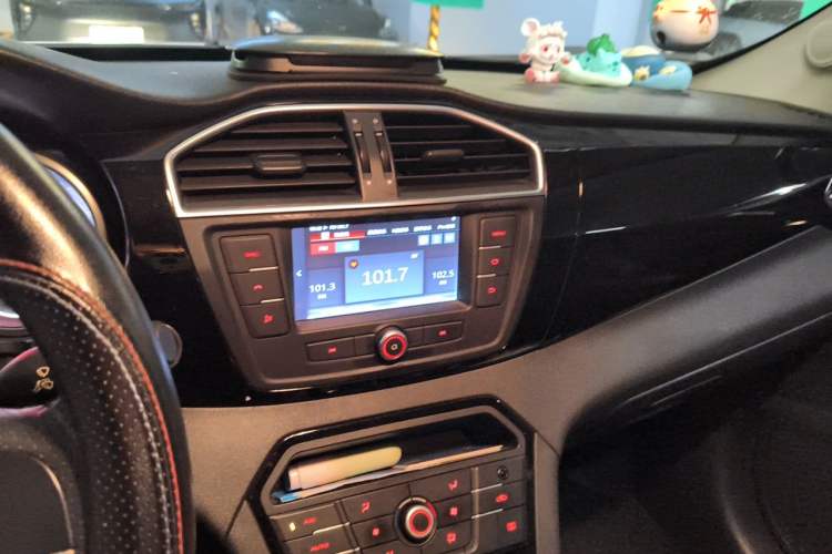 Used MG GS 2015 1.5TGI TST Luxury Edition Audio And AC Panel
