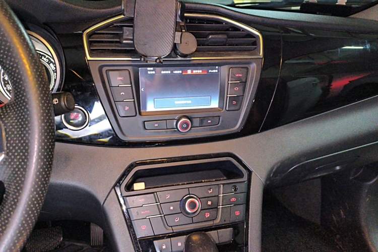 Used MG GS 2015 1.5TGI TST Luxury Edition Audio And AC Panel