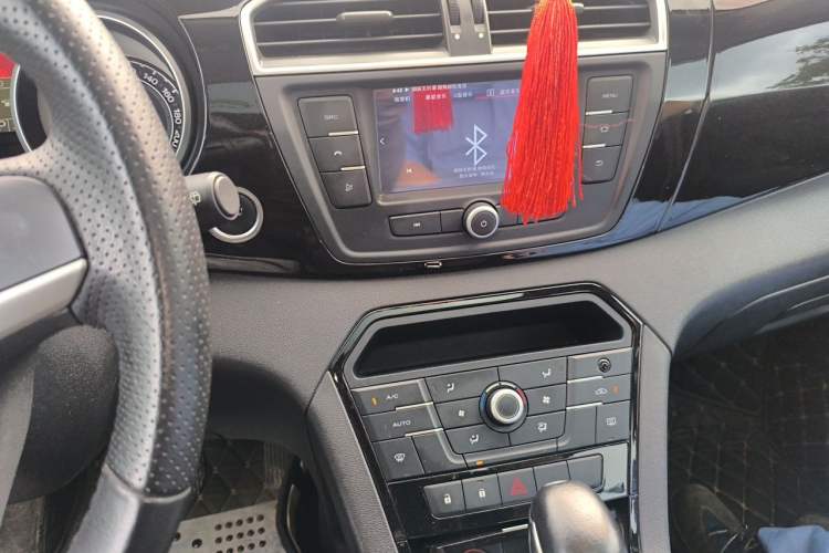 Used MG GS 2015 2.0TGI TST Luxury Edition Audio And AC Panel