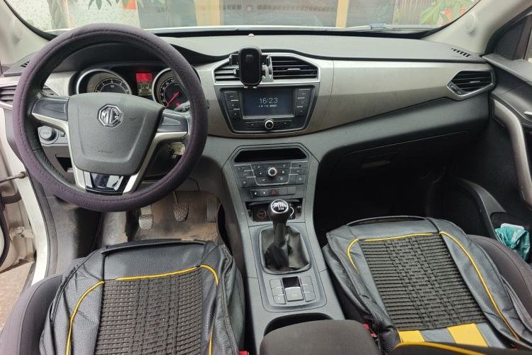 Used MG GS 2015 1.5TGI Manual Elite Edition Center Console