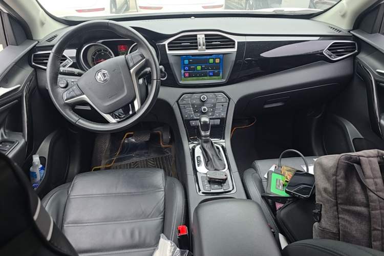 Used MG GS 2015 1.5TGI TST Luxury Edition Center Console