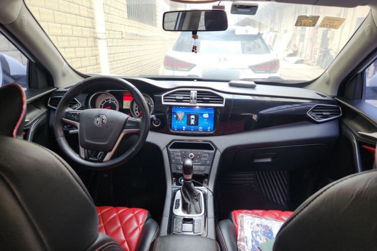 Used MG GS 2015 2.0TGI TST Luxury Edition Center Console